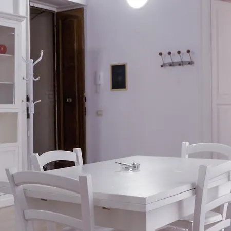 Gli Della Apartment
